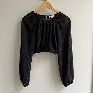 [moon river] metallic plisse balloon long sleeve blouson crop top black S